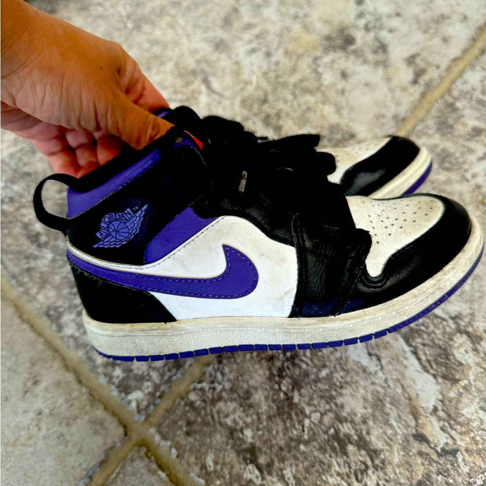 Kids purple jordans! Size 13 in great condition!